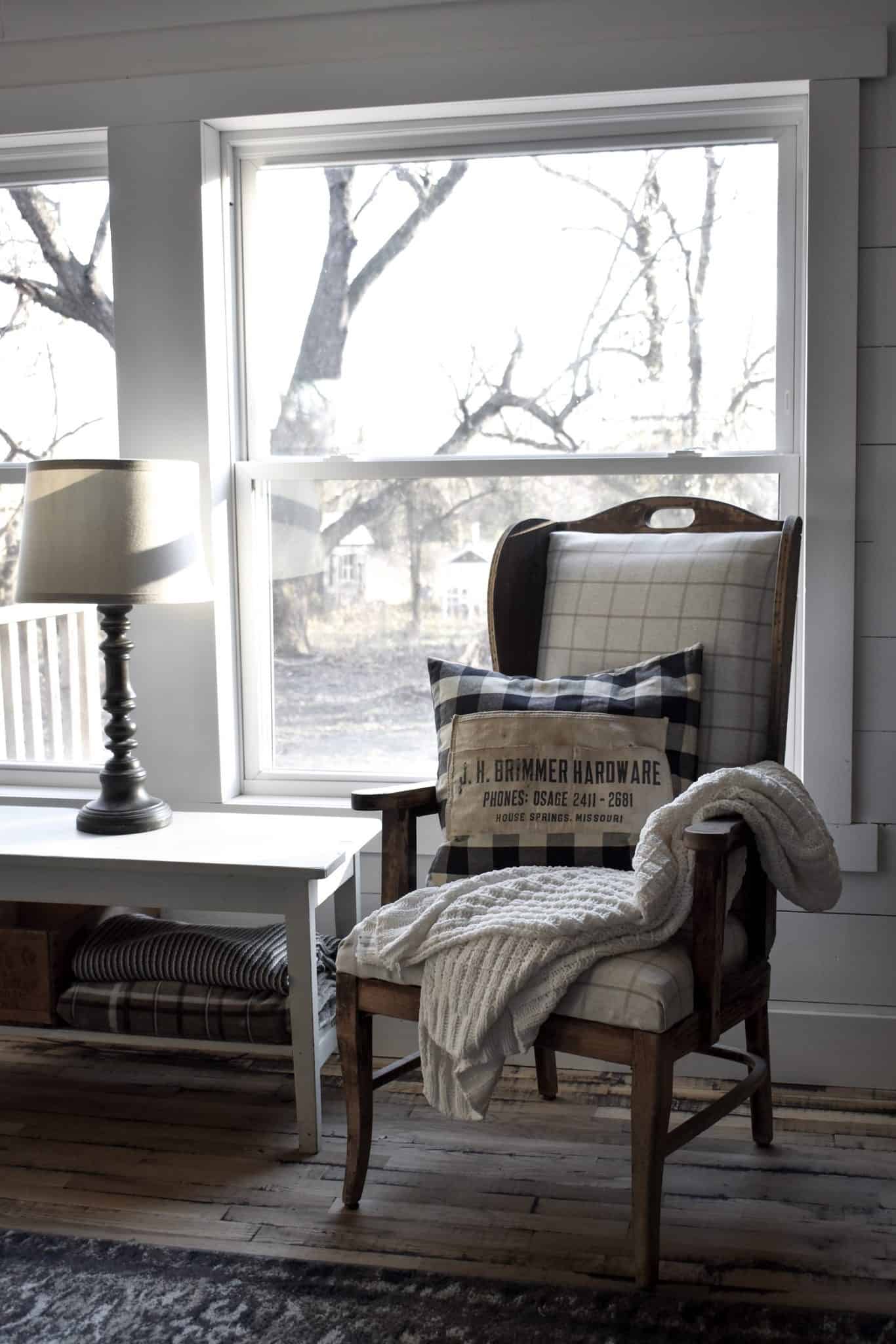 Simple Farmhouse Style Window Trim - Rocky Hedge Farm