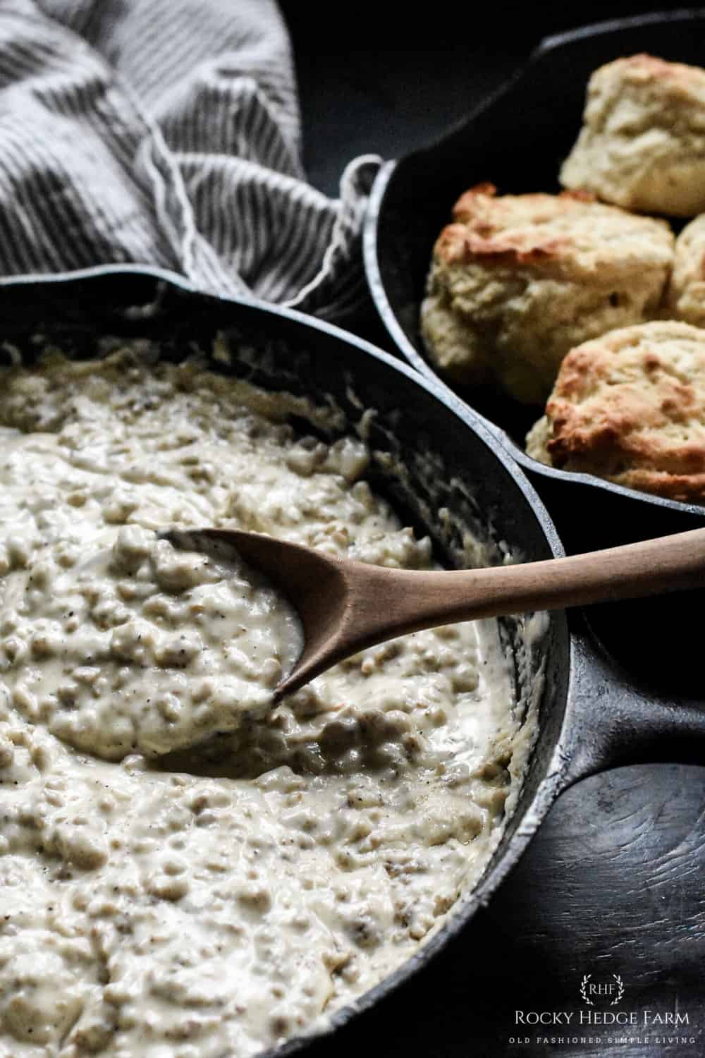 Cast Iron Biscuits And Gravy 