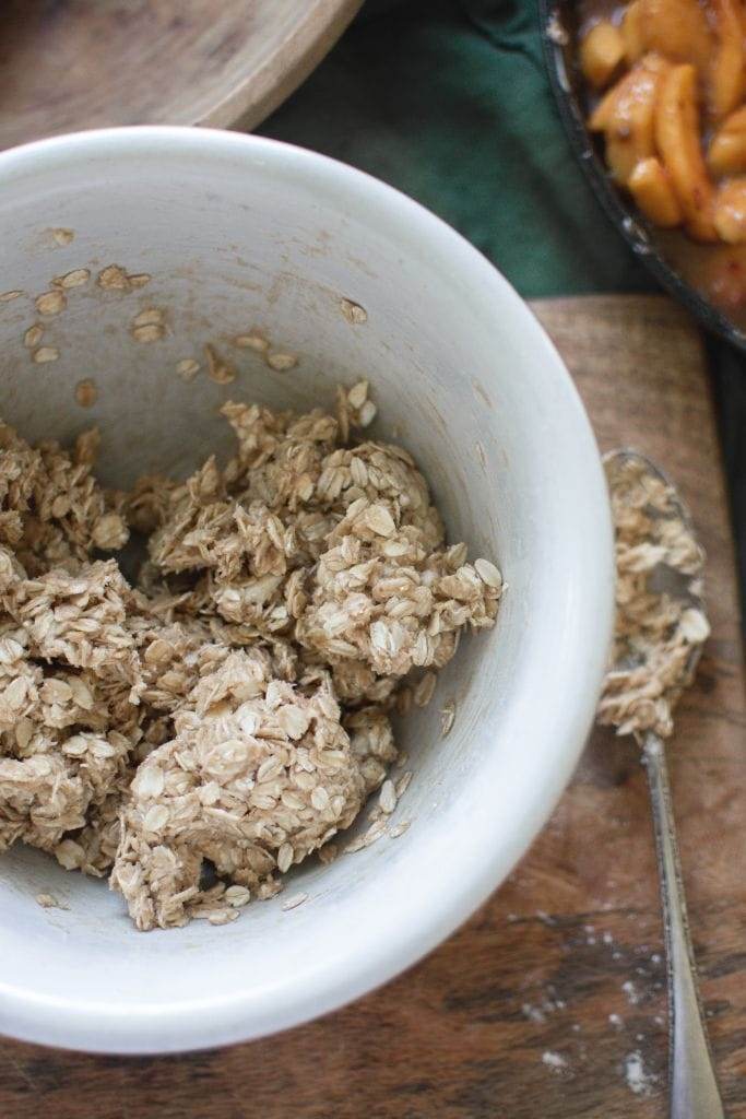 peach crisp oat topping in a bowl