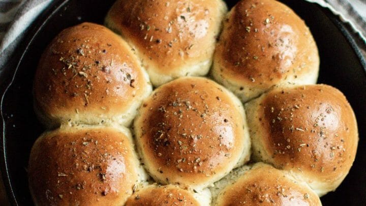 1-Hour Rosemary Garlic Dinner Rolls Recipe